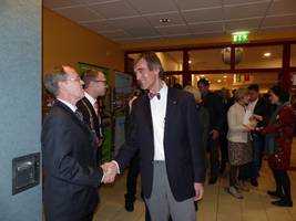 Herzlicher Empfang: Ratspräsident Dr. Volker Bürger (links) und Oberbürgermeister Andreas Henke begrüßen jeden der 320 Gäste des Neujahrsempfanges persönlich. Herzlicher Empfang