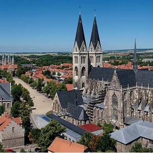 Halberstadt - Ihr Tor zum Harz | Blick auf den Dom mit Domplatz sowie der Liebfrauenkirche Halberstadt - Ihr Tor zum Harz | Blick auf den Dom mit Domplatz sowie der Liebfrauenkirche