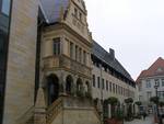 Halberstädter Rathaus  die komplexen Rohbauarbeiten, das heißt die Beton  und Stahlbetonarbeiten einschließlich Treppenhaus, Decken und  Dachgestaltung, wurden durch die Industriebau Wernigerode GmbH ausgeführt. 