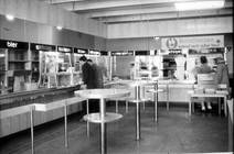 Auch das gehörte zu Halberstadt. Wiederaufbau nach dem Krieg. Die erste Selbstbedienungsgaststätte am Fischmarkt mit dem Namen licht_und_schatten05
