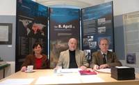 Simone Bliemeister, Armin Schulze und Dr. Volker Bürger stellen die Themen der Ausstellung vor.