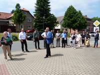Landeskommission beim Ortsrundgang im Schachdorf Ströbeck.