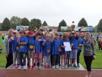 Mädchen und Jungen der Kita „Zum Ententeich“ glänzten mit den besten sportlichen Leistungen in der Gruppenwertung und freuten sich riesig über den Siegerpokal.