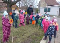 Holzblumen gegen Unachtsamkeit