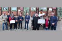 Kulturdorfverein und Schachverein spenden für Schachmuseum