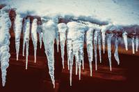 Gefahr durch Eiszapfen und Dachlawinen