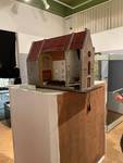 Das Modell des ersten Stadttheaters von 1812 im Nikolaikloster wird für die Ausstellung vorbereitet
