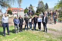 Kinder der Diesterweg-Grundschule freuen sich über neue Spielgeräte
