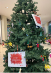 Bescherung am Halberstädter Wunschweihnachtsbaum – alle Wunscherfüller*innen können ihre Geschenke bis zum 12.12.2022 abgeben.
