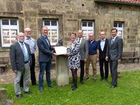 Ministerin überreicht ELER-Bescheid an Förderkreis für Vogelkunde und Naturschutz am Heineanum in Halberstadt