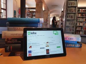 Die Stadtbibliothek bietet Abholservice und Ausleihe von eMedien an [(c): Stadtbibliothek]