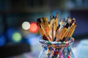 [(c): https://pixabay.com/de/photos/pinsel-maler-werkstatt-sch%C3%BCssel-3129361/]