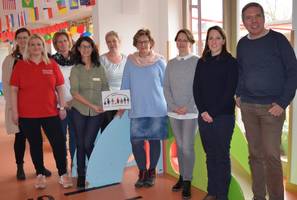 KitaPreis (1) © Carolin Reinitz Die Experten für Kinderpädagogik Anna von Kölln (2.v.r.) und Peter Bleckmann (r.) sprachen mit den Akteurinnen des Harzer Netzwerks "Bildung elementar inklusiv" über ihre Arbeit.