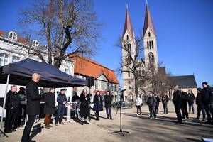 Vierter „Dialog statt Demo“ auf dem Domplatz in Halberstadt Vierter „Dialog statt Demo“ auf dem Domplatz in Halberstadt