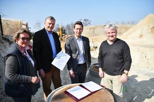 Cordula und Wolf von Rhade, Oberbürgermeister Daniel Szarata und Ortsbürgermeister Holger Werkmeister freuen sich über das neue Baugebiet in Langenstein ©Stadt Halberstadt, Pressestelle Cordula und Wolf von Rhade, Oberbürgermeister Daniel Szarata und Ortsbürgermeister Holger Werkmeister freuen sich über das neue Baugebiet in Langenstein ©Stadt Halberstadt, Pressestelle