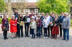 Ein Laboratorium der Musik, hinter dem die jährlich stattfindende Orchesterwerkstatt junger Komponisten steht. Ein Laboratorium der Musik, hinter dem die jährlich stattfindende Orchesterwerkstatt junger Komponisten steht.