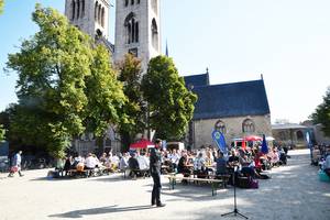 Erfolgreicher Bürgerbrunch auf dem Domplatz