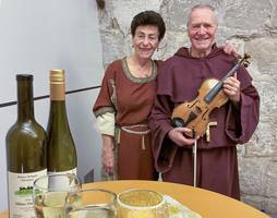 Gesellige Weinabende im Bibliothekskeller