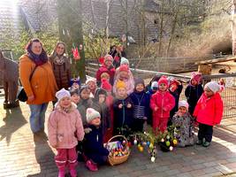 Geschmückte Osterbirke für das Osterfest im Tiergarten am 09.04.2023