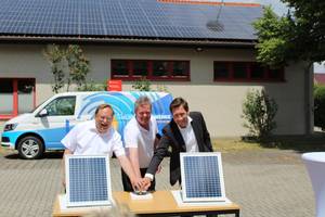 HALBERSTADTWERKE nehmen Photovoltaik-Anlage auf Dorfgemeinschaftshaus Emersleben offiziell in Betrieb HALBERSTADTWERKE nehmen Photovoltaik-Anlage auf Dorfgemeinschaftshaus Emersleben offiziell in Betrieb
