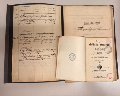 Meldeunterlagen sowie Haus- und Adressbuch Halberstadts aus dem 19. Jahrhundert. &copy;Stadtarchiv Halberstadt