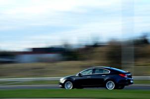 [(c): https://pixabay.com/de/photos/auto-fahren-geschwindigkeit-931948/]