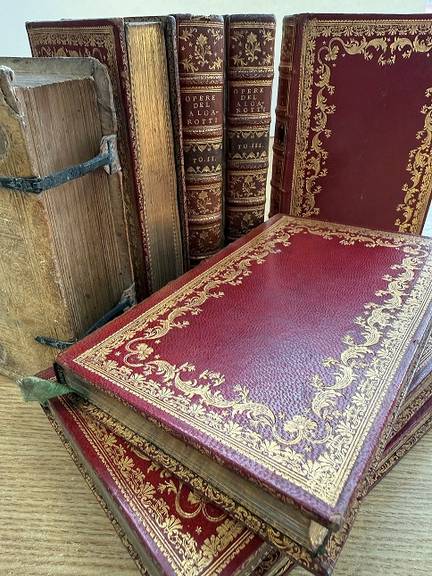 klein Teestunde Schmuckelemente am Buch