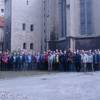 Gruppenfoto vor dem Naumburger Dom mit den 69 Teilnehmern der Feuerwehraltersabteilungen Wolfsburg und Halberstadt