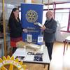 Rotarier übergeben Gründungsunterlagen ans Stadtarchiv
