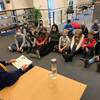 OB Henke liest Kindern aus „Ellis Hundesitterchaos“ vor