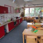 Hort Spiegel Gruppenraum mit Küche © Stadt Halberstadt