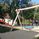 Spielplatz mit Nestschaukel © KITA und Hort Hoppelnase Spielplatz mit Nestschaukel