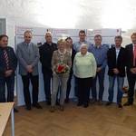 Glückliche Preisträger und Sponsoren während der Auszeichnungsveranstaltung zum Fassadenwettbewerb 2012 mit Oberbürgermeister Andreas Henke (links) und Fachbereichsleiter Jens Klaus (rechts). fassadenwettbewerb gruppenfoto 1