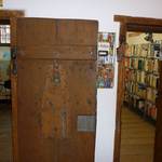 Zellen Blick in die ehemaligen Gefängniszellen, Kinderbibliothek