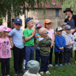 PM   Neue Gruppennamen und ein besonderes Geschenk Kita „Hoppelnase“ in Langenstein feiert  (2)