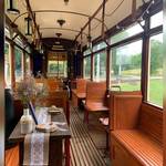historische Straßenbahn innen quer (3)
