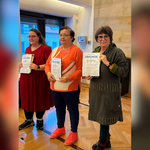 lückliche Gewinnerinnen beim Elfchenwettbewerb 2025 : Thema Gerechtigkeit © Jeannette Schroeder, Stadt Halberstadt PM Gewinnerinnen des Halberstädter Elfchenwettbewerbs ausgezeichnet (1)