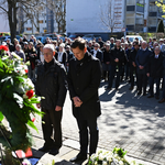 Stadtratspräsident Dr. Volker Bürger und Oberbürgermeister Daniel Szarata gedenken an der Franzosenkirche den Opfern des 8. April 1945