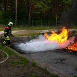 Feuerwehr_Brandsimulation auf Uebungsgelaende