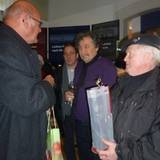 Zinnfigurenfreunde Arnfried Müller und Peter Scheuch im Gespräch mit Stadtrat ........Nehring und ÖSA Agenturchef Frank Grünig - einem Sponsor der Präsentation