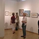 Besucher während der Eröffnung der Ausstellung MoVo -  Modere Vogelmaler im Städtischen Museum in Halberstadt.