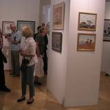 Besucher während der Eröffnung der Ausstellung MoVo -  Modere Vogelmaler im Städtischen Museum in Halberstadt.
