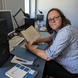 Projektmitarbeiterin Kristin Houschka bei der Archivarbeit in Halle ©Städtisches Museum Halberstadt