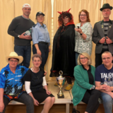 Die Halberstädter Spielgemeinschaft bringt mit „Die Freischützinnen“ Schwung, Witz und Spannung auf die Bühne des Schäferhofs in Langenstein. ©Jeannette Schroeder