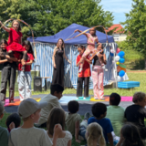 Mit Begeisterung und viel Kreativität präsentierten die Kinder des Hortes der Goethe-Grundschule ihre selbstgestaltete Zirkusshow – ein Projekt von Kindern für Kinder. ©Stadt Halberstadt / Jeannette Schroeder
