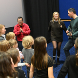 Linda Hesse singt in der Zuckerfabrik das Halberstädter Weihnachtslied ein ©Pressestelle, Holger Wegener