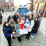 Gewerbetreibende und Vertreter der Stadt übergaben den 800-Euro-Scheck an Jeannine Vieth, Geschäftsführerin des ASB-Regionalverbands Halberstadt/Wernigerode e.V. ©Sandra Pampus, Stadtmarketing Gewerbetreibende und Vertreter der Stadt übergaben den 800-Euro-Scheck an Jeannine Vieth, Geschäftsführerin des ASB-Regionalverbands Halberstadt/Wernigerode e.V. ©Sandra Pampus, Stadtmarketing