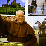 Bruder Karsten plaudert über Wein und die Geschichte Halberstadts. ©Holger Wegener Bruder Karsten plaudert über Wein und die Geschichte Halberstadts. ©Holger Wegener