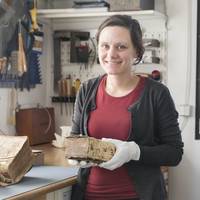 foto_1_halberstadt_gleimhaus_restauratorin_sophie_phillip_foto_matthias_ritzmann_900_px.jpg
