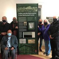 Übergabe einer besonderen Ausstellungstafel an das Zinnfiguren-Museum Goslar